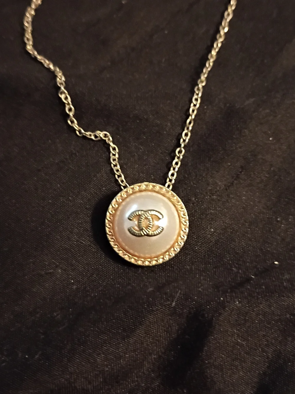 Vintage Chanel Gold Pearl Button Pendant Necklace - Cream/Gold